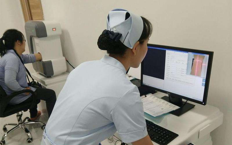 操作醫(yī)生免受任何照射劑量，保證操作醫(yī)生長(zhǎng)期操作安全